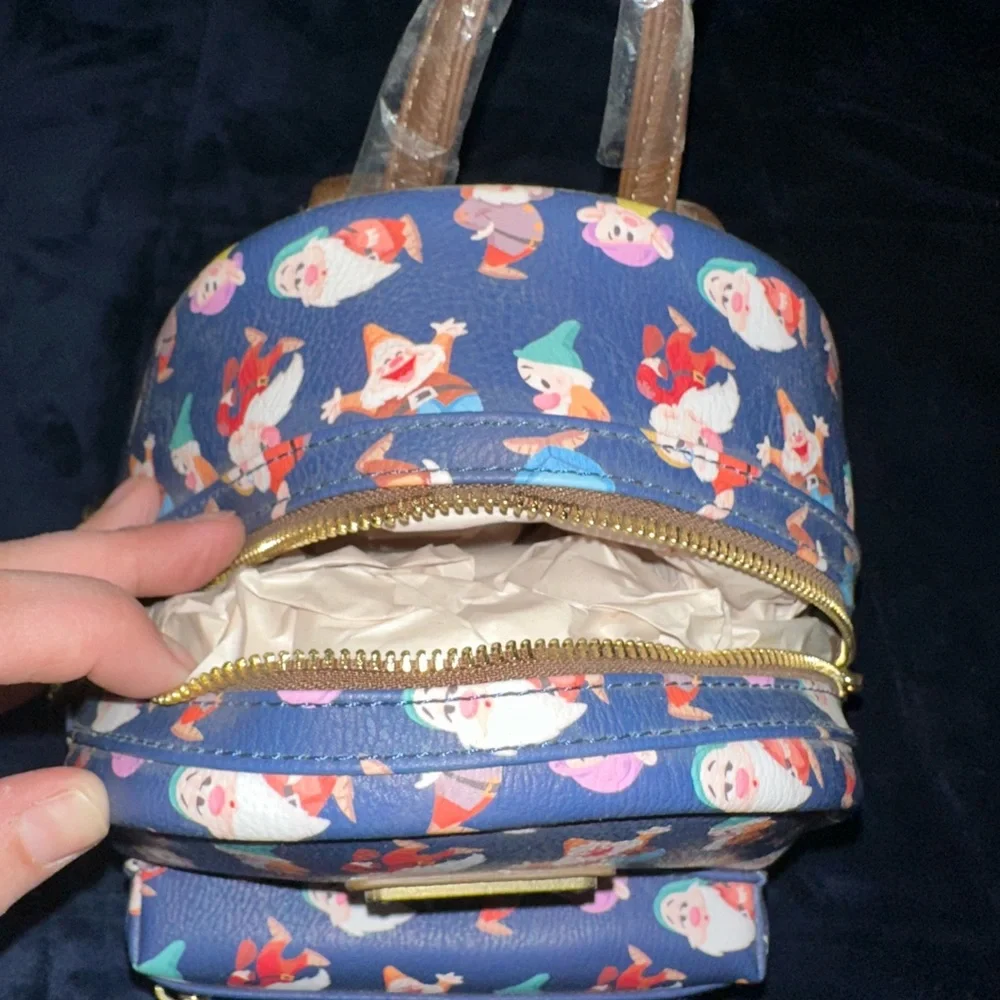 NWT Snow White and the Seven Dwarfs Loungefly Mini Backpack